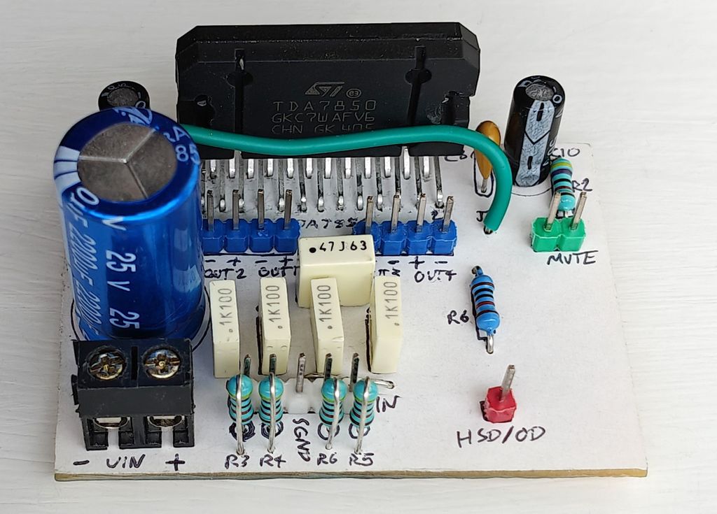 Photo of TDA7850 on PCB