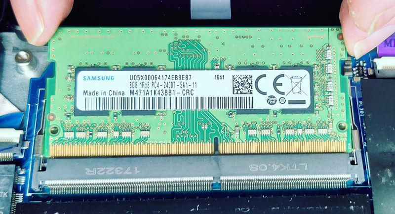 Inserting a RAM module